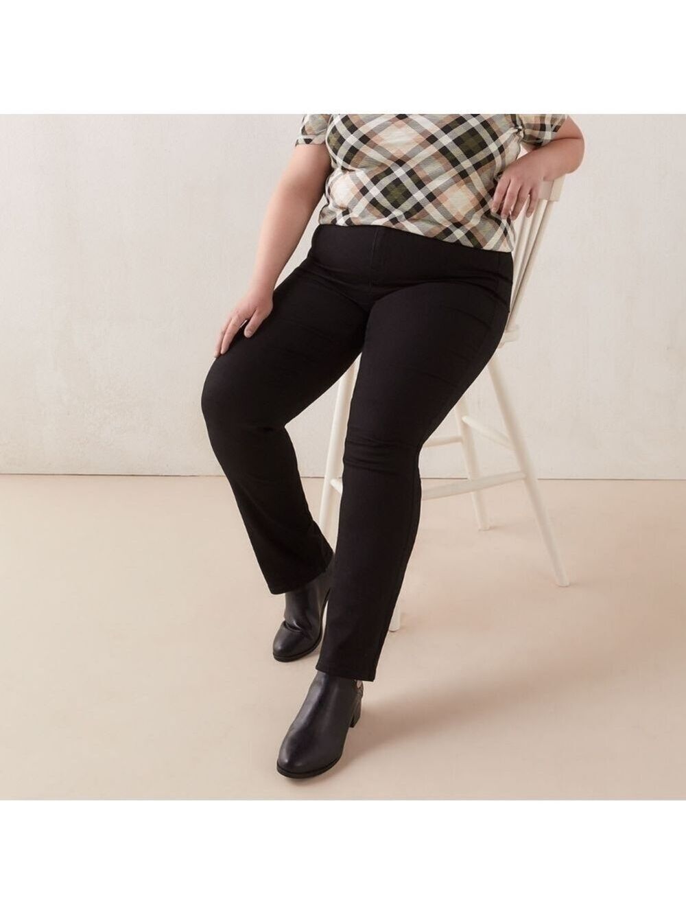32 T [5X]- d/C Jeans • Curvy Fit Straight-Leg Jeans
